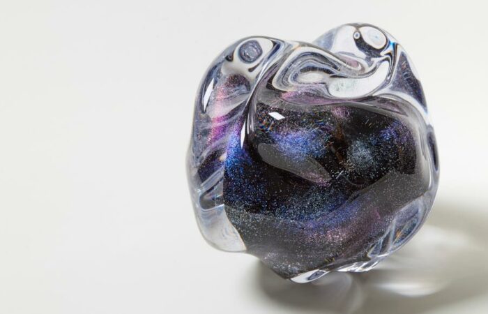 Glasobjekt blau lila